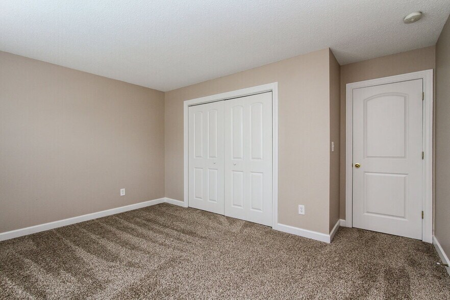 Building Photo - 5834 Long Lake Ln.