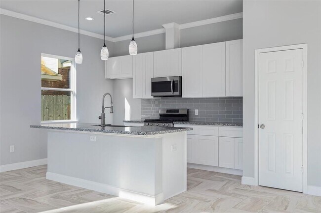 Building Photo - 17403 Harmony Hill Dr