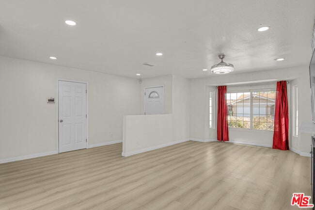 Building Photo - 7701 Baird Ave