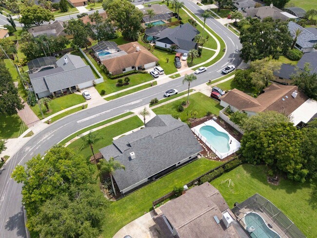Building Photo - **Recently upgraded 4/2 pool home in Longw...