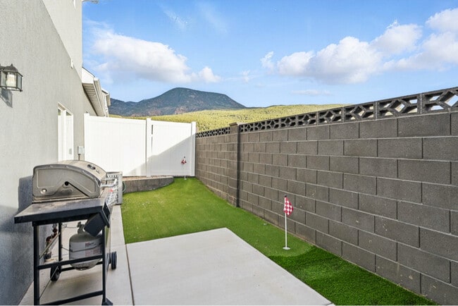 Building Photo - 1547 W Pyrite Ln