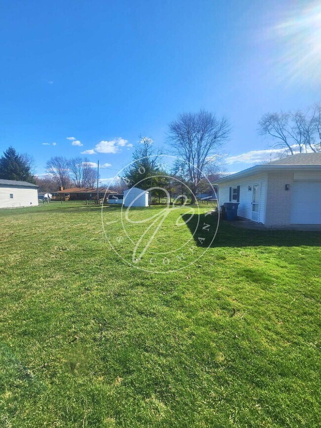 Building Photo - Sylvania Schools! Charming 3-Bedroom Ranch with Attached Garage & First-Floor Laundry