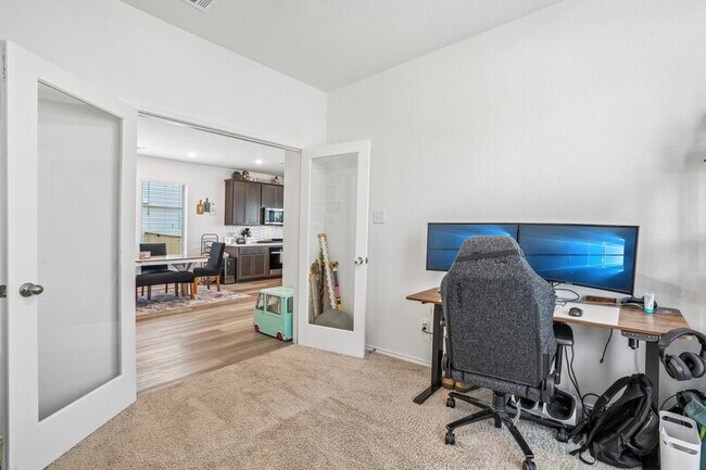 Building Photo - 5050 Park Cpe