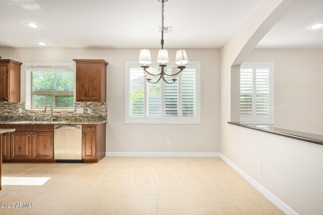 Building Photo - 4010 E Expedition Way