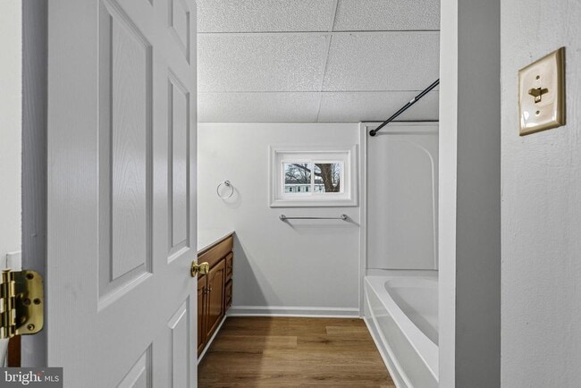 Building Photo - 614 Clark St