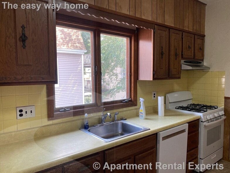 Building Photo - 96 Capen St