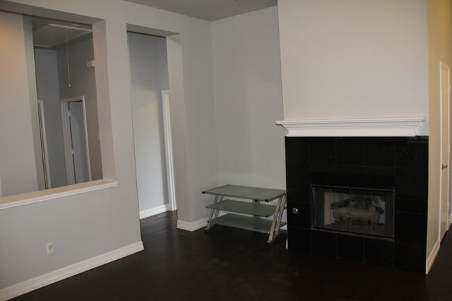 Building Photo - 9305 Harrisburg Ln