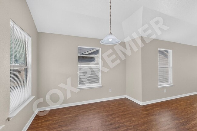 Building Photo - 2848 St Bernard Dr