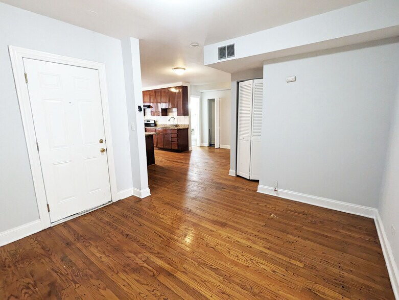 Building Photo - 5029 N Harding Ave