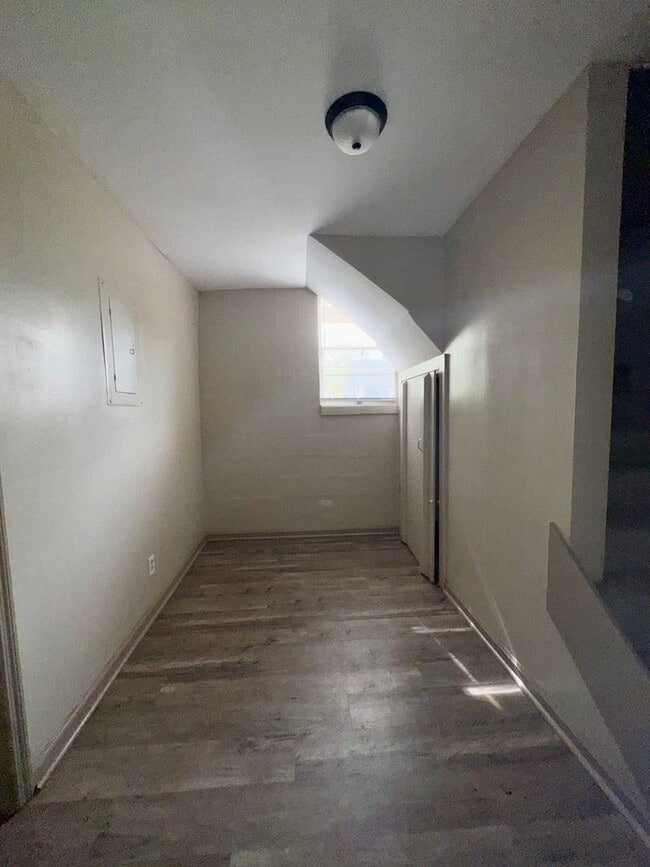 Building Photo - Unit B – Rear Home