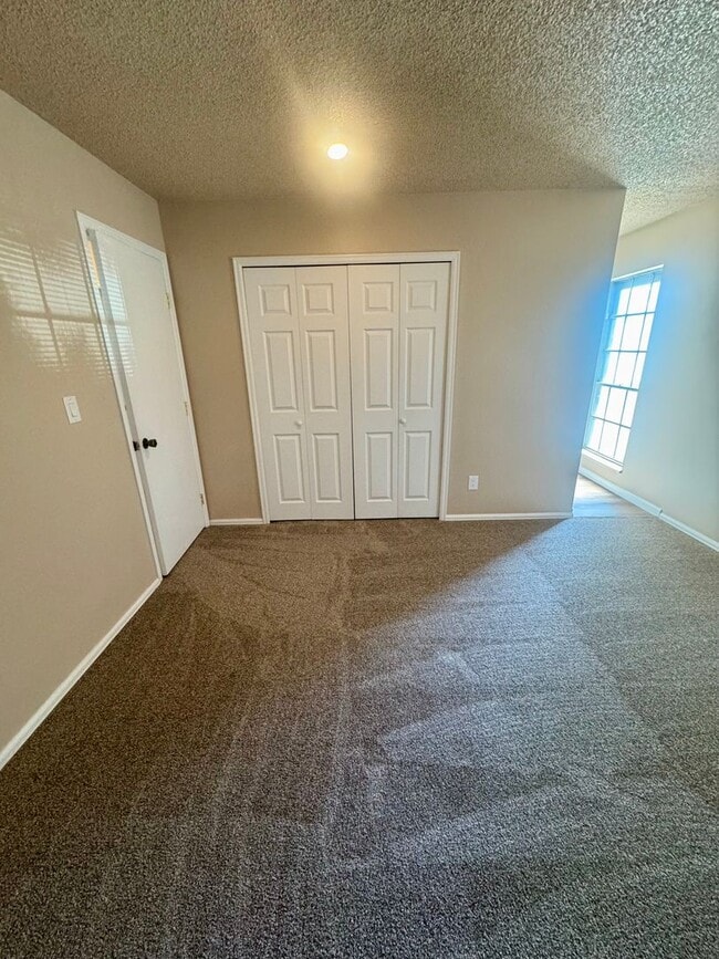 Building Photo - 4 Bedroom Home in Village 7, Centrally Loc...