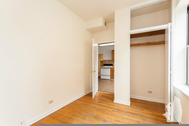 Building Photo - 3145 N Kedzie Ave