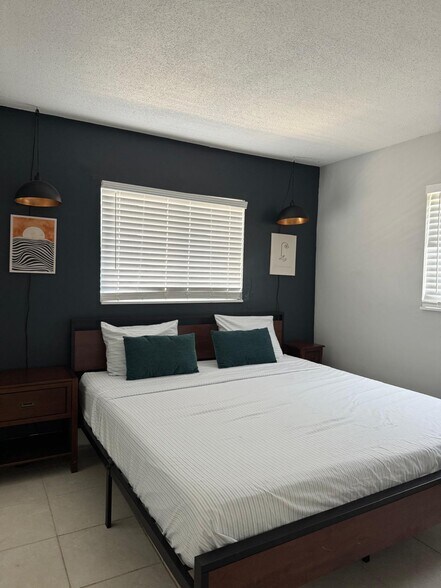 Building Photo - 2501 NW 9th Ter