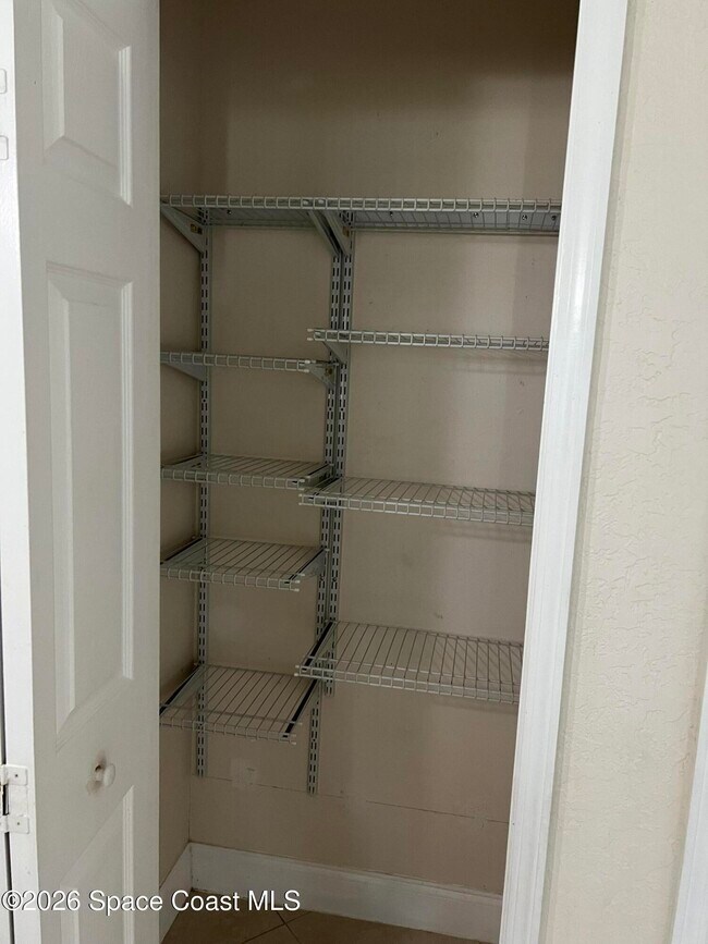 Building Photo - 1721 Las Palmos Dr