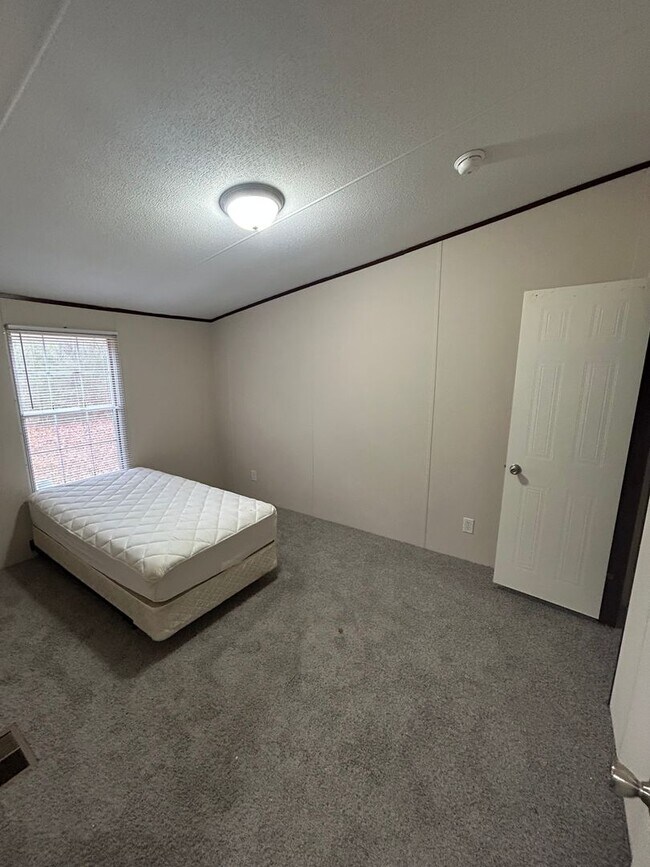 Building Photo - For Rent - Madison Co.-Comer, GA-New Hope Church Road-FURNISHED-4bedroom and 2bathroom-Right off ...