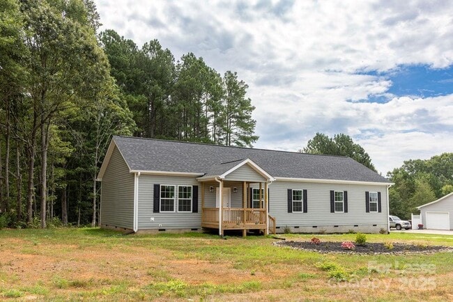 Building Photo - 2070 Travis Rd