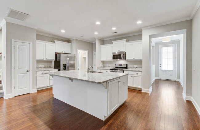 Building Photo - 2005 Kings Gate Ln