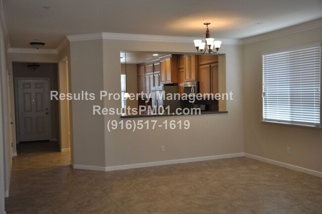 Building Photo - Newer Home in Roseville Gated Community - ...