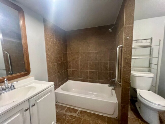 Building Photo - 2512 1st St