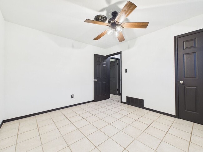 Building Photo - 619 SW 45th St