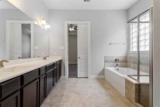 Building Photo - 4926 Thunder Creek Ln