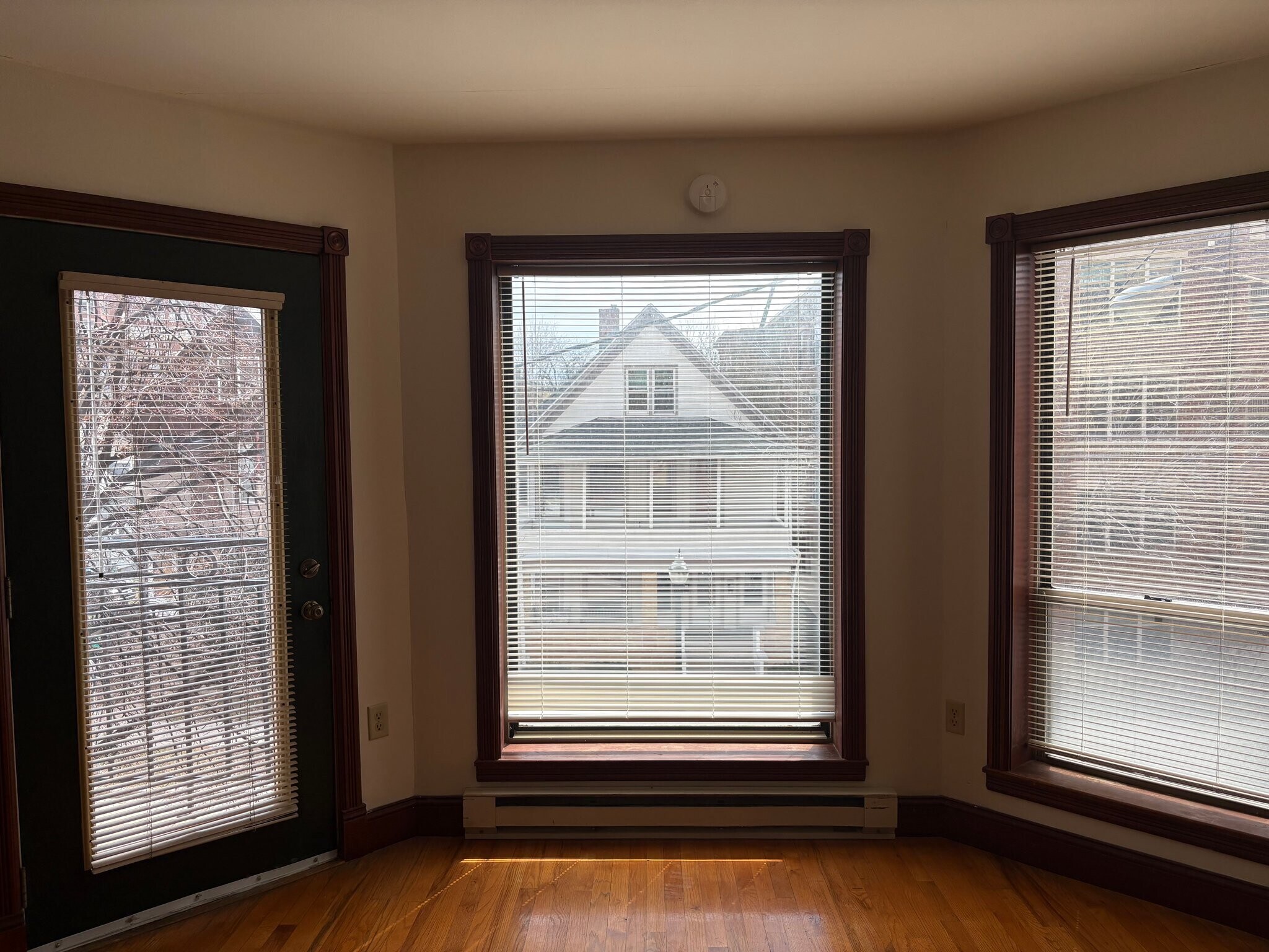 Building Photo - 402 W Dayton St