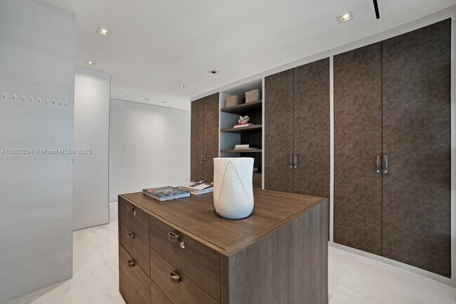 Building Photo - 17141 Collins Ave