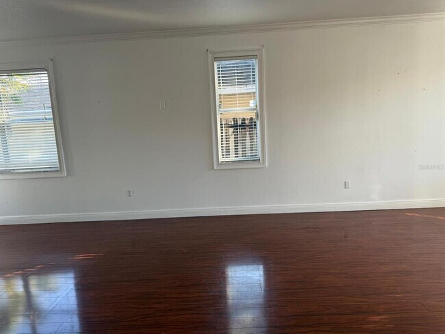 Building Photo - 3208 Fairfield Dr