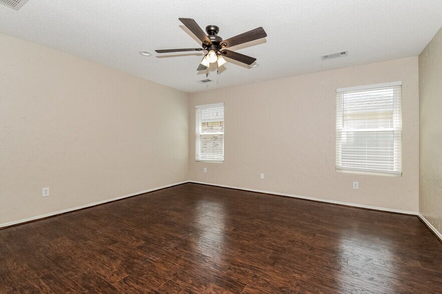 Building Photo - 1434 Hickory Creek Ln