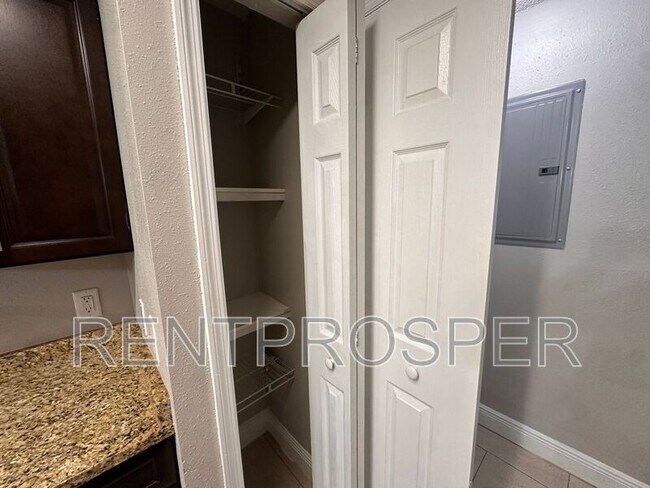 Building Photo - 5600 Devonbriar Way