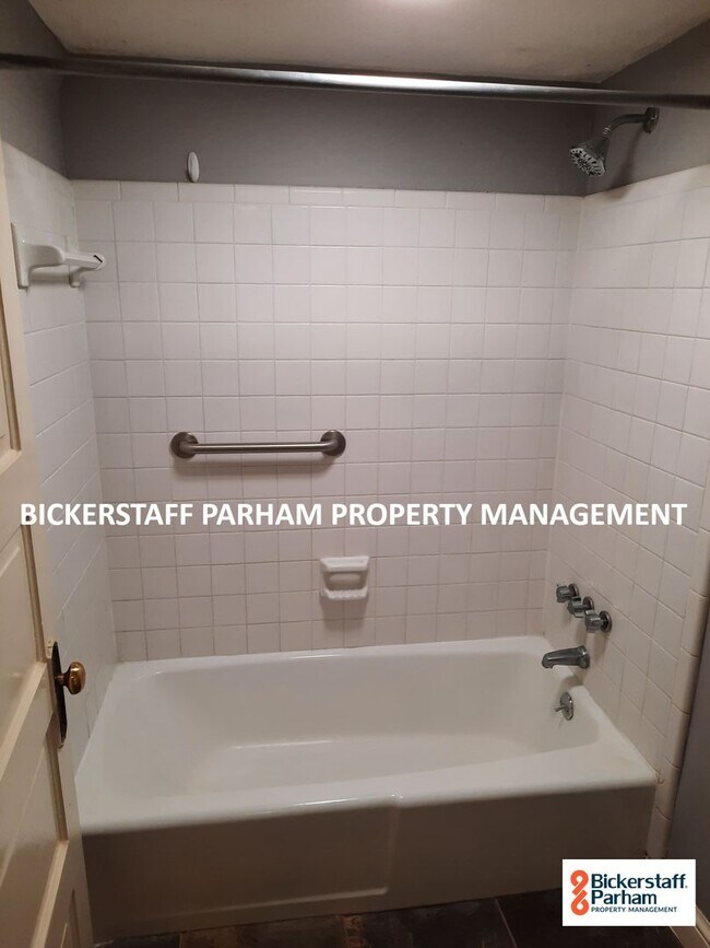 Building Photo - Seventeenth Avenue Multiunit