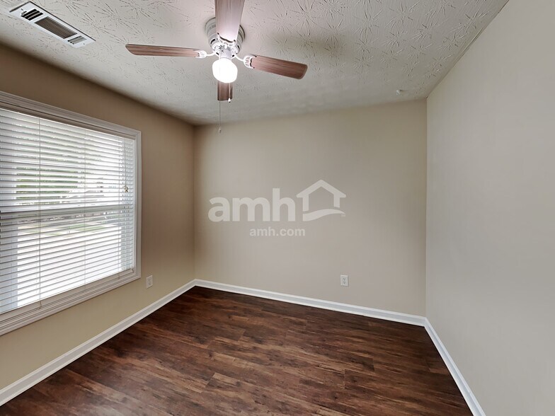 Building Photo - 317 Azalea Loop