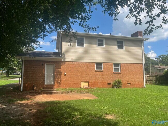 Building Photo - 3105 Rita Ln NW