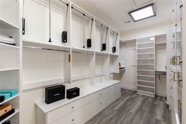 Building Photo - 9421 Queen Charlotte Dr