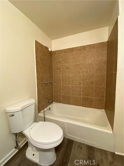 Building Photo - 208 S Park View St