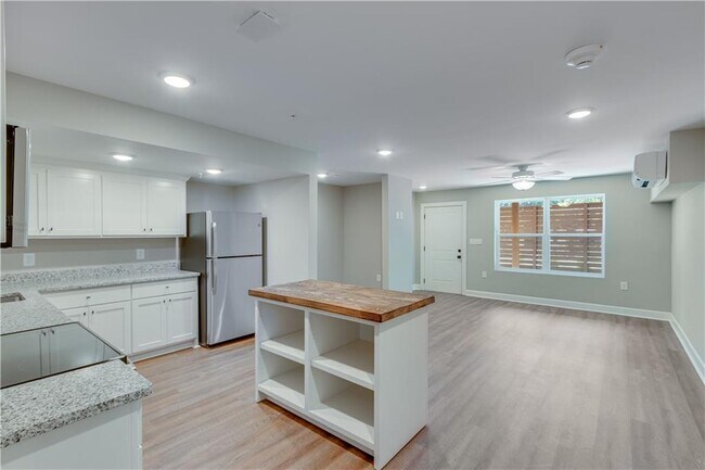 Building Photo - 710 Jesse Jewell Pkwy SE