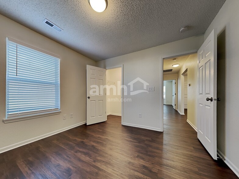 Building Photo - 15522 Dry Creek Rd