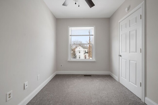 Building Photo - Madisonville- Charming 3+ bedroom 1.5 Bath, 1 car detached