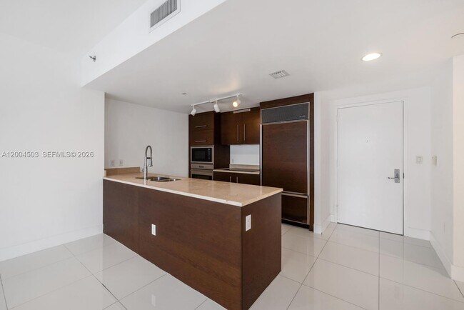 Building Photo - 465 Brickell Ave