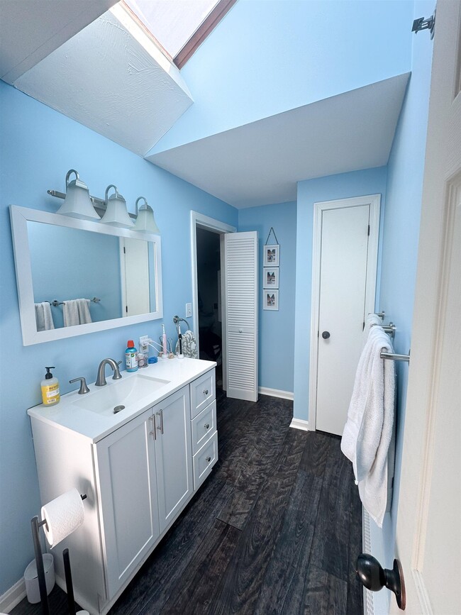Building Photo - 98 Tideview Dr