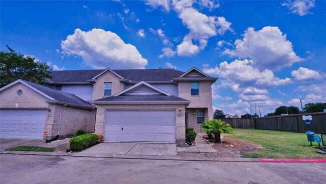 Primary Photo - 2931 Meadowglen Cove