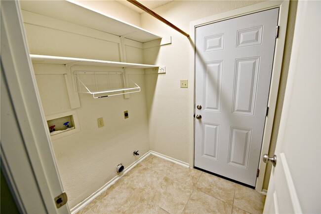 Building Photo - 4604 Pelham Dr