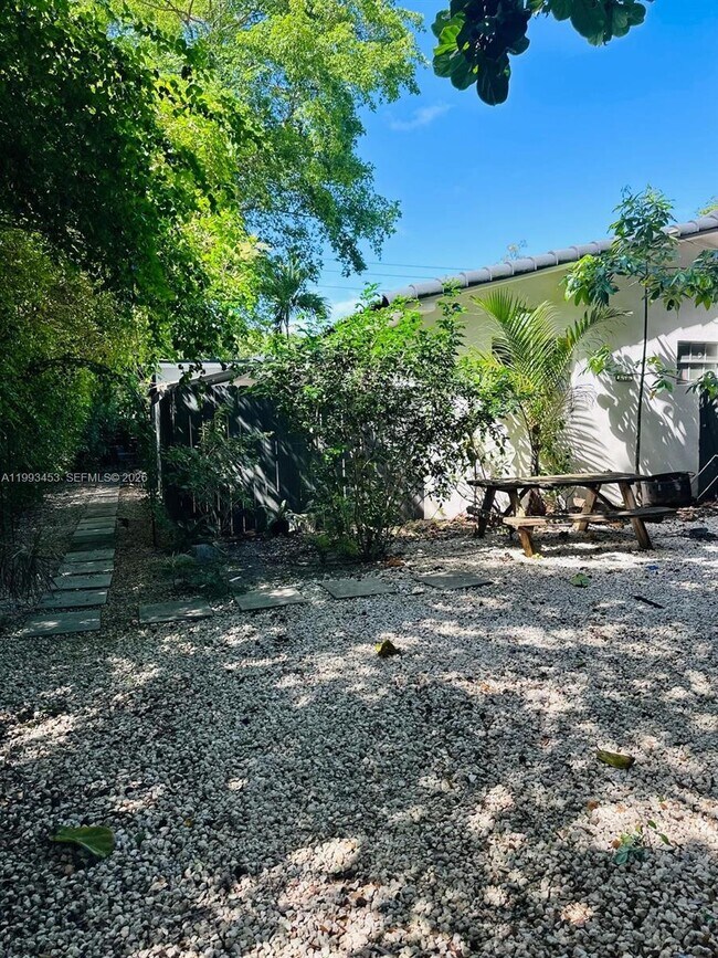 Building Photo - 1002 NE 119th St