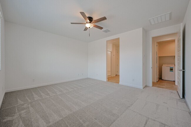 Building Photo - Beautiful 4 Bedroom in Aloravita Community