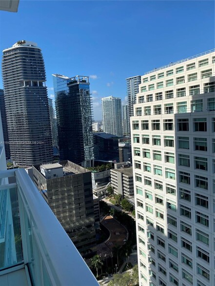 Building Photo - 950 Brickell Bay Dr