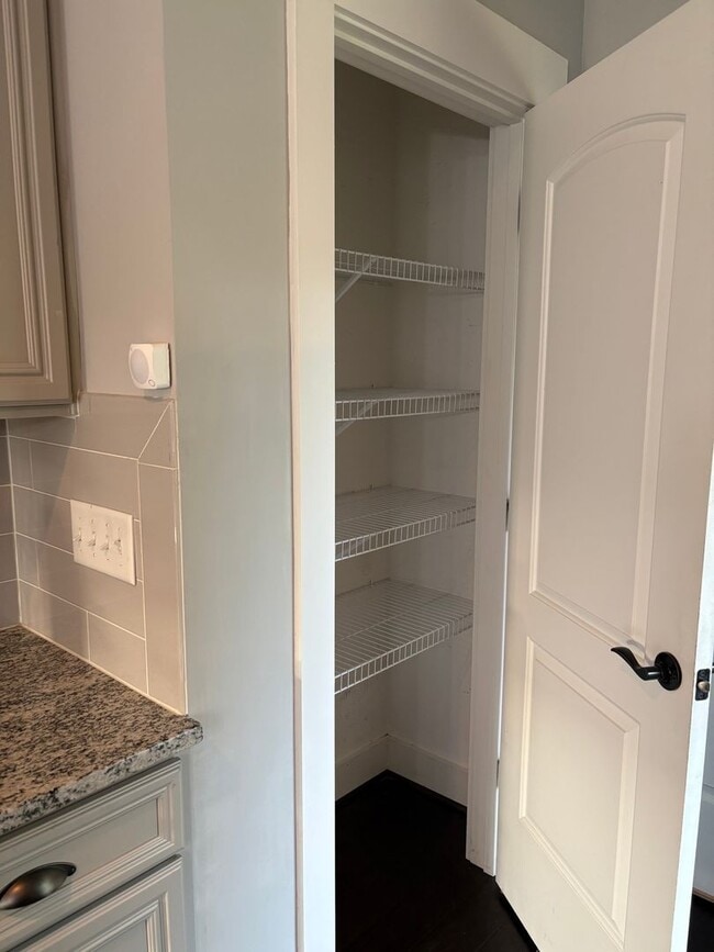 Building Photo - 1013 Edgewater Ln