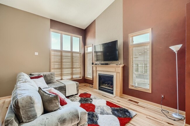 Building Photo - Beautiful 3-Bed 3-Bath Townhouse in Shoreview!