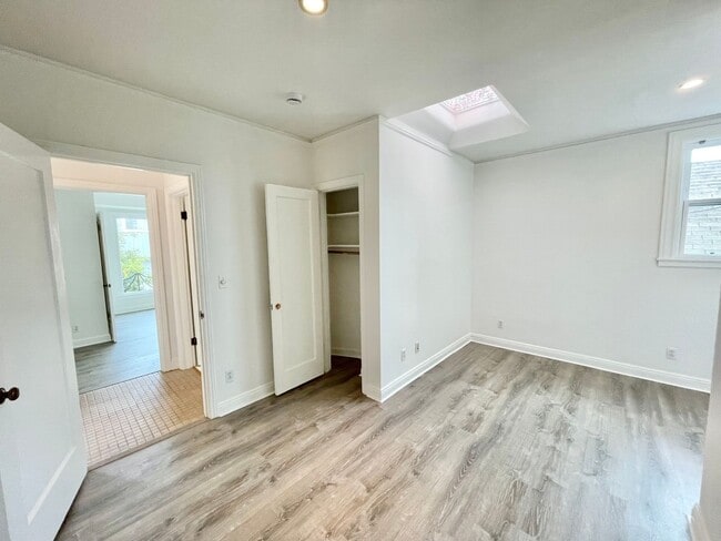 Building Photo - Bernal Hts. 2Br/1.5Ba Home w/Fab City View...