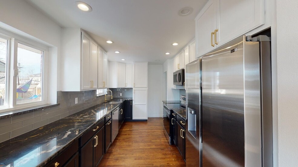 Building Photo - Classic brick Montclair home with covered ...