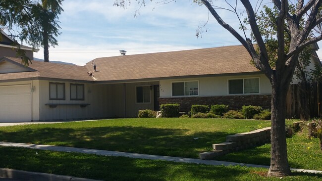 Building Photo - Newly Remodeled South Corona Family Home